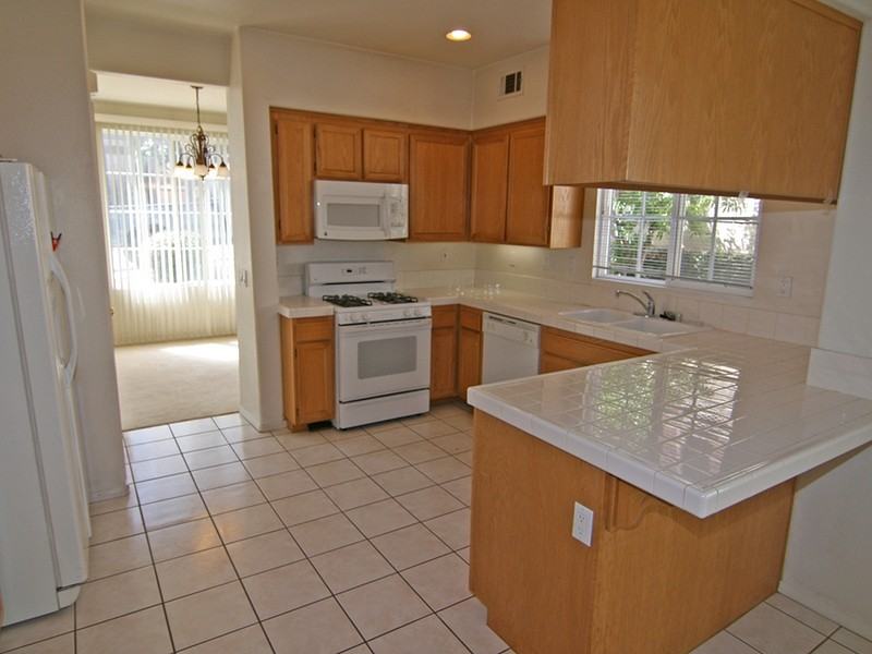 401 Middlebury Ct - Photo 3 of 15