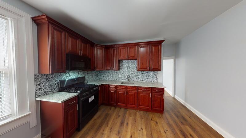 706 E 43rd St - Photo 4 of 31