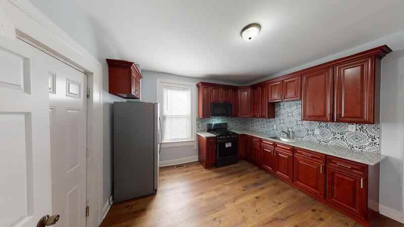 706 E 43rd St - Photo 5 of 31