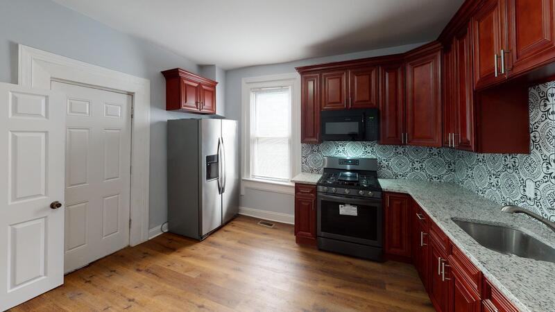 706 E 43rd St - Photo 6 of 31