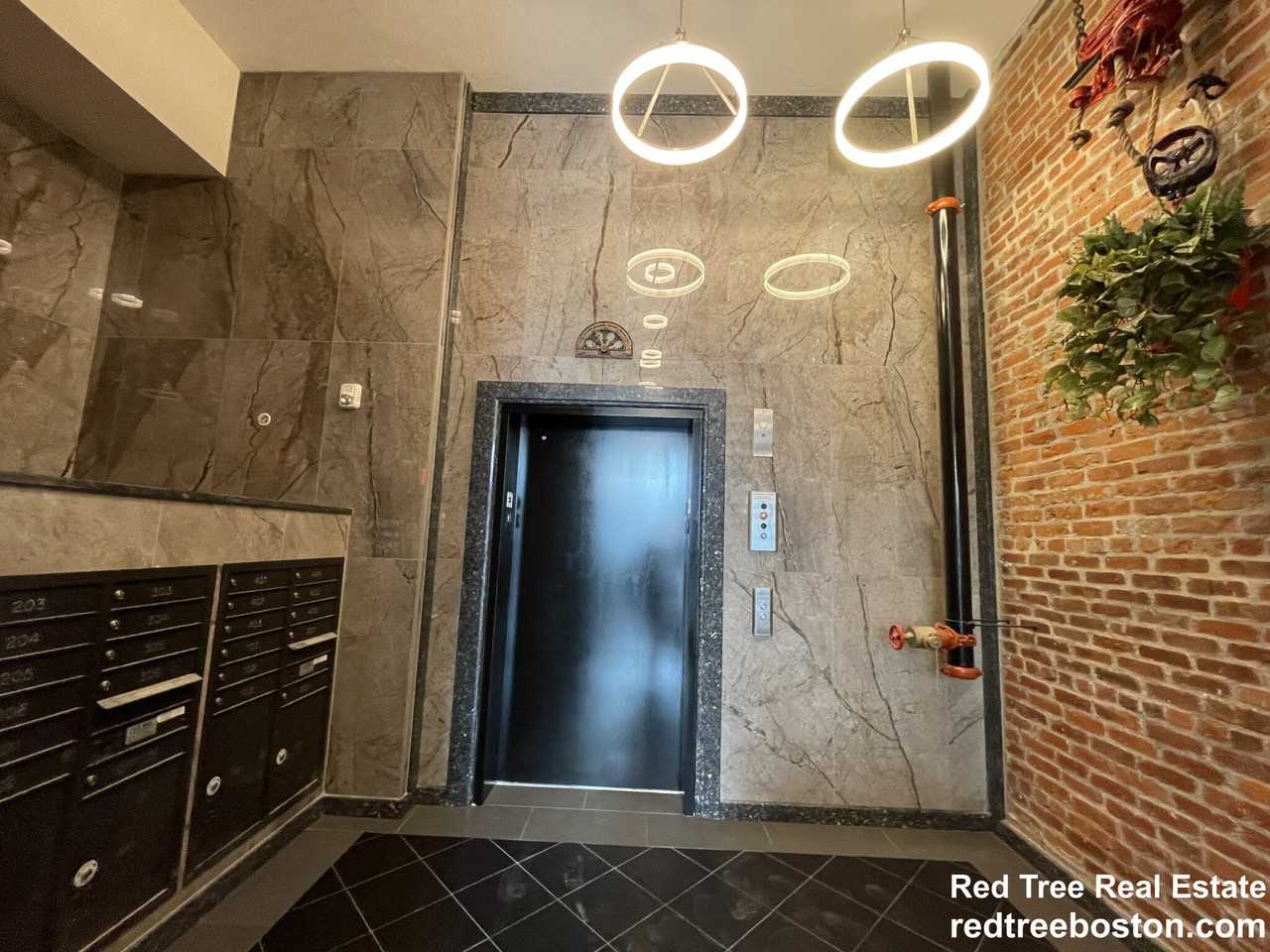 1028 Commonwealth Ave #203