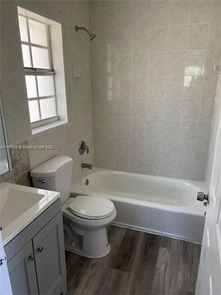 2406 Sw 16th St - Photo 2 of 4