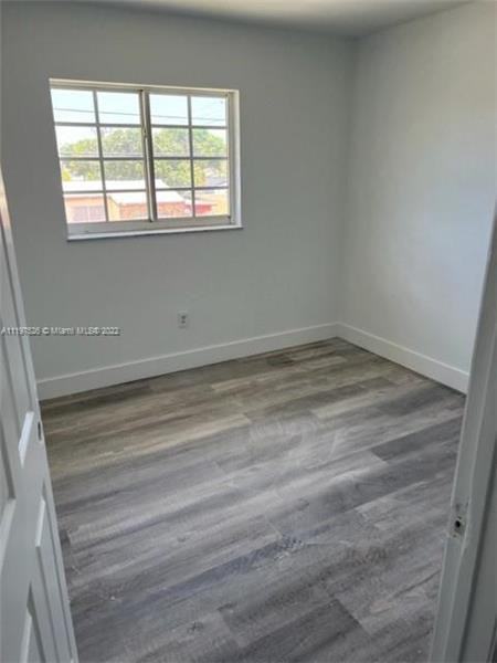 2406 Sw 16th St - Photo 3 of 4