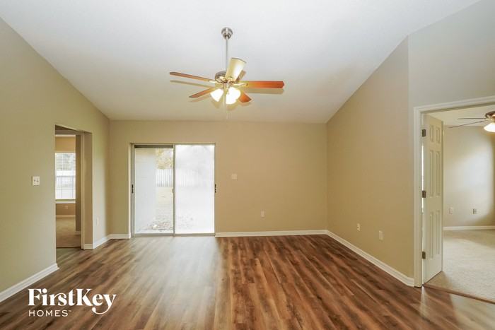 501 Dorothy Cir - Photo 2 of 15