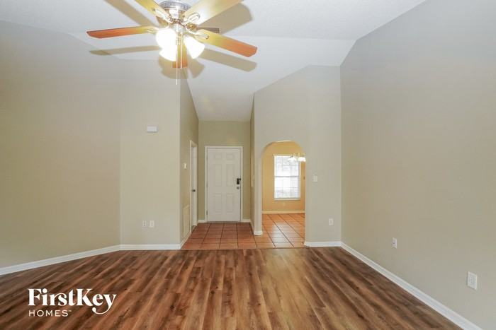 501 Dorothy Cir - Photo 3 of 15