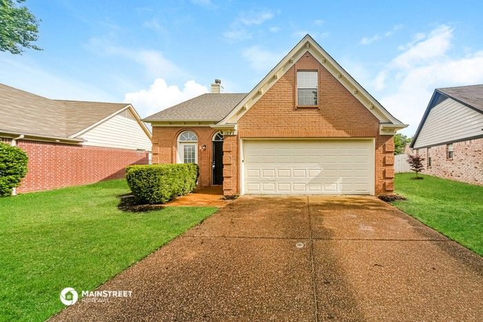 1048 Cross Wood Ln - Photo 3 of 16