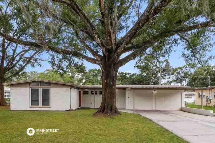 827 E River Dr - Photo 2 of 13