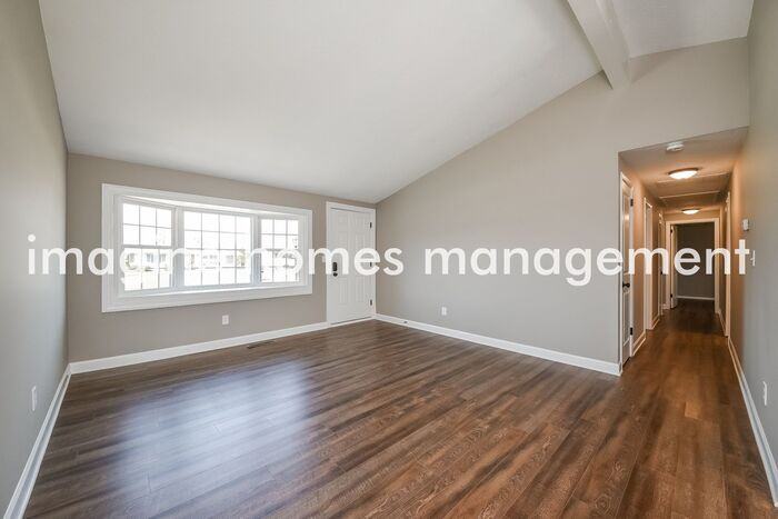 9247 Cranbrook Dr - Photo 2 of 12