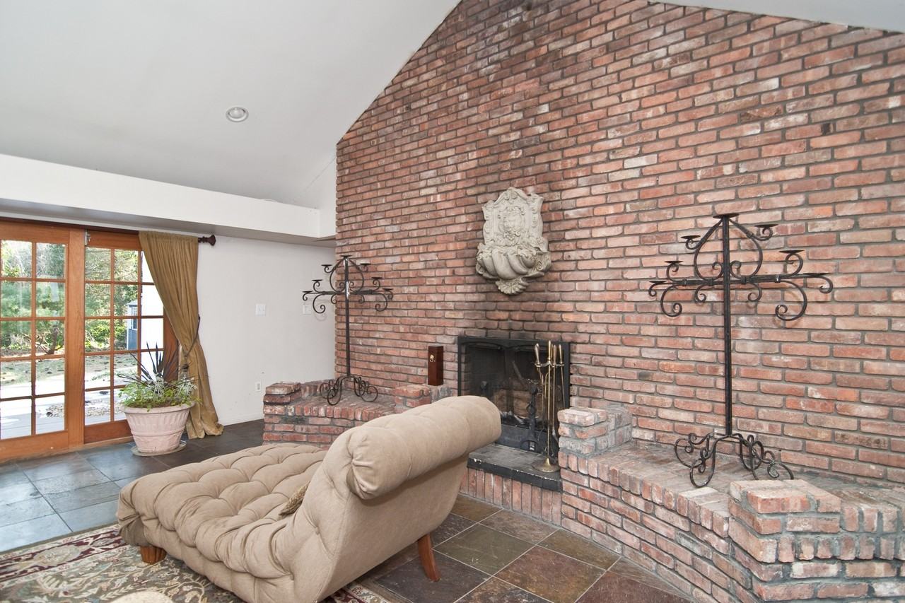 14 Berry Hill Rd - Photo 2 of 11