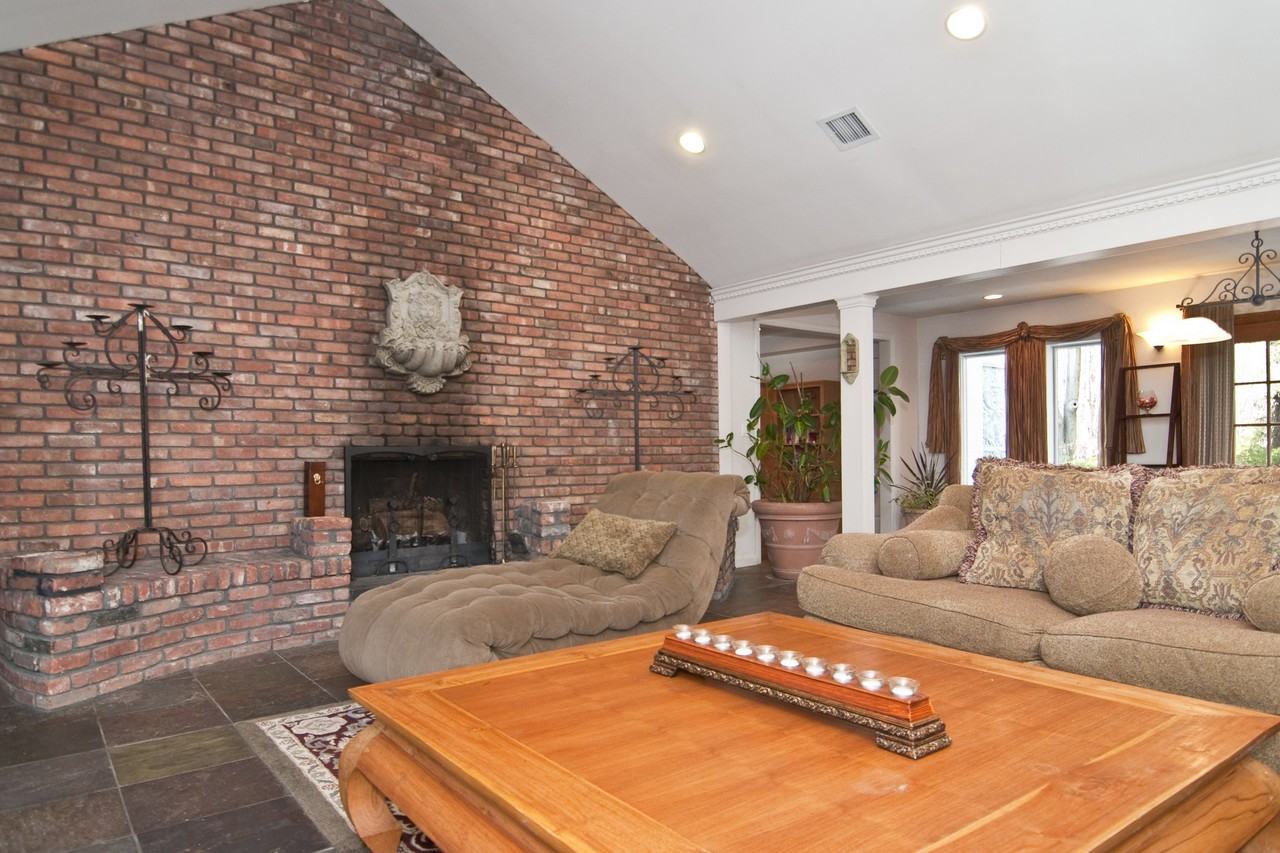 14 Berry Hill Rd - Photo 3 of 11