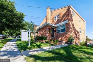 523 Ingraham St Ne #1 - Photo 1 of 1