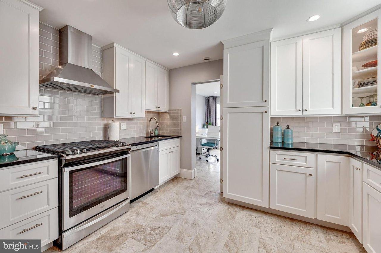 523 Ingraham St Ne #1 - Photo 3 of 28