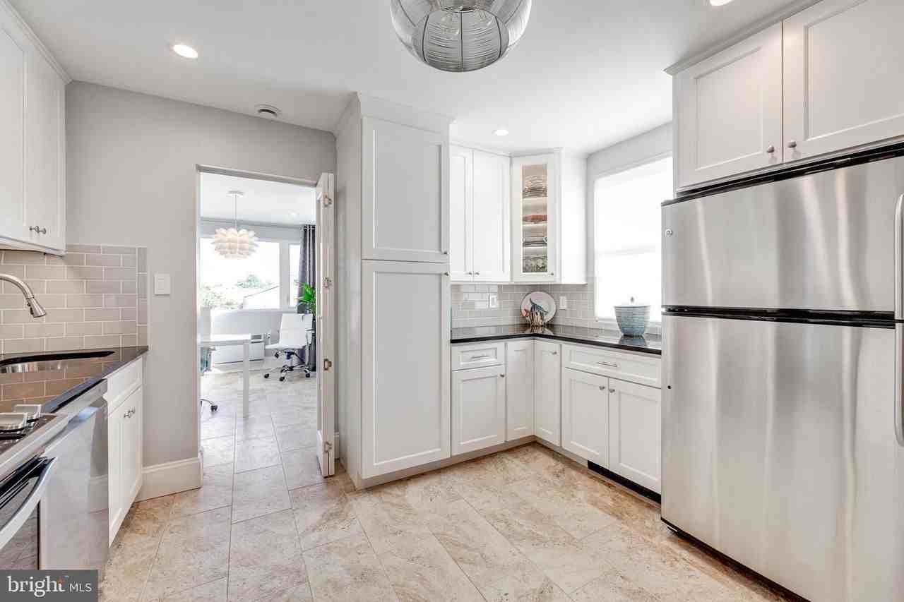 523 Ingraham St Ne #1 - Photo 4 of 28