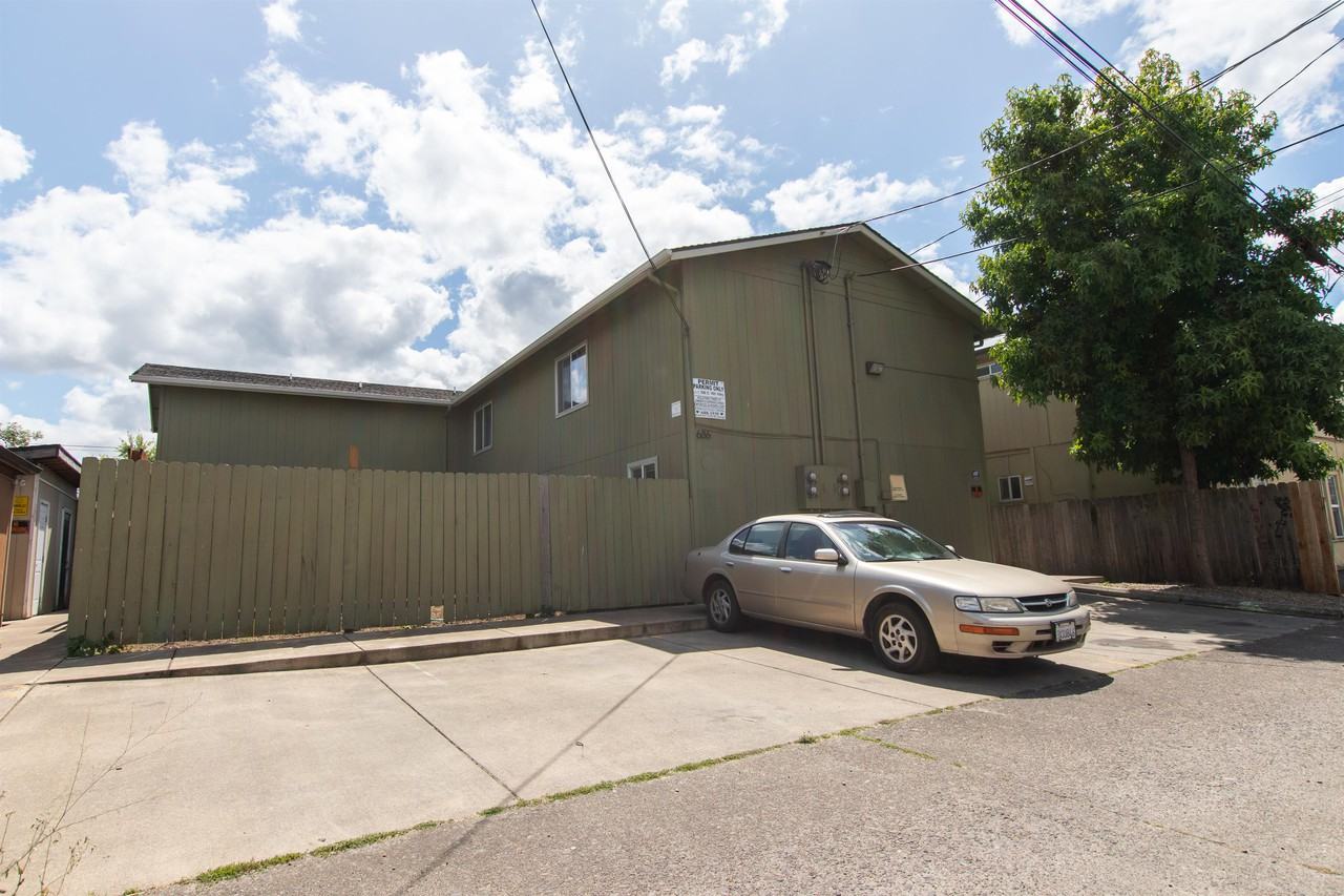 686 E 16th Aly #3 - Photo 3 of 9