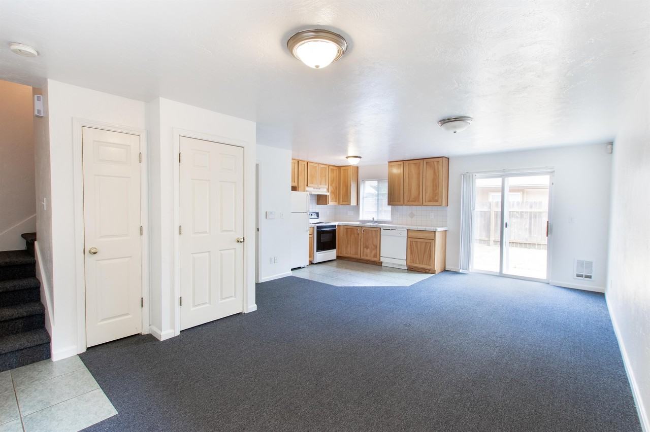 686 E 16th Aly #3 - Photo 6 of 9