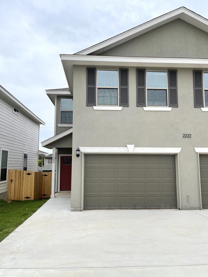 2222 Sandlewood Cv #102 - Photo 2 of 19