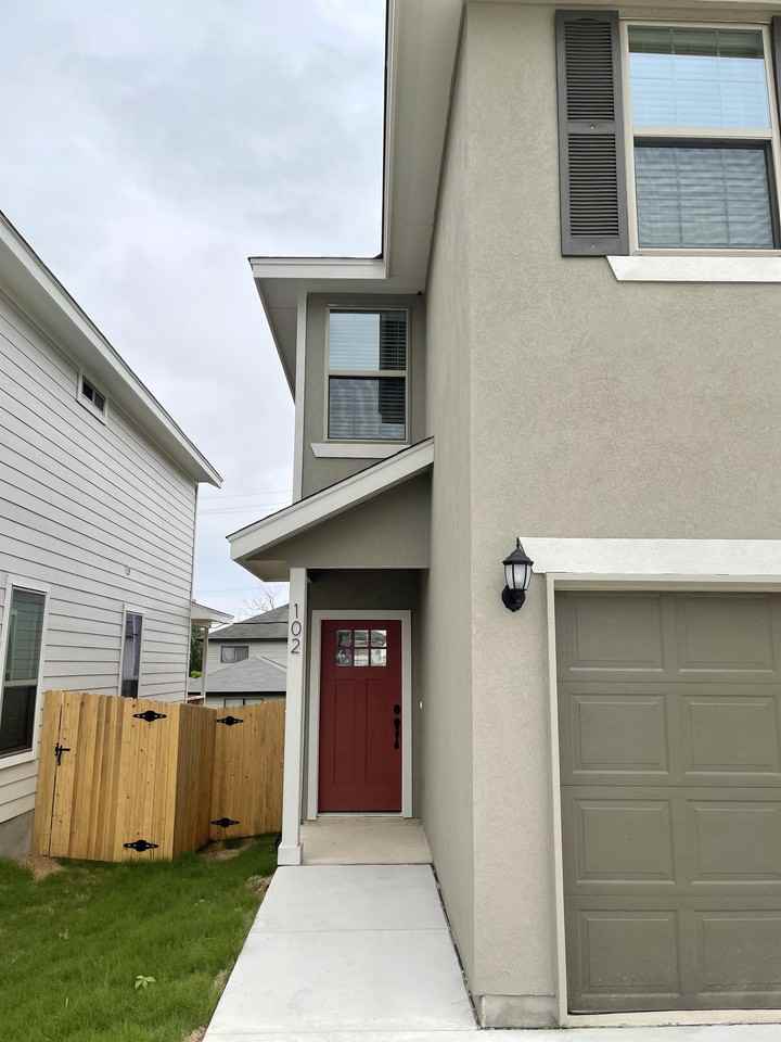 2222 Sandlewood Cv #102 - Photo 3 of 19