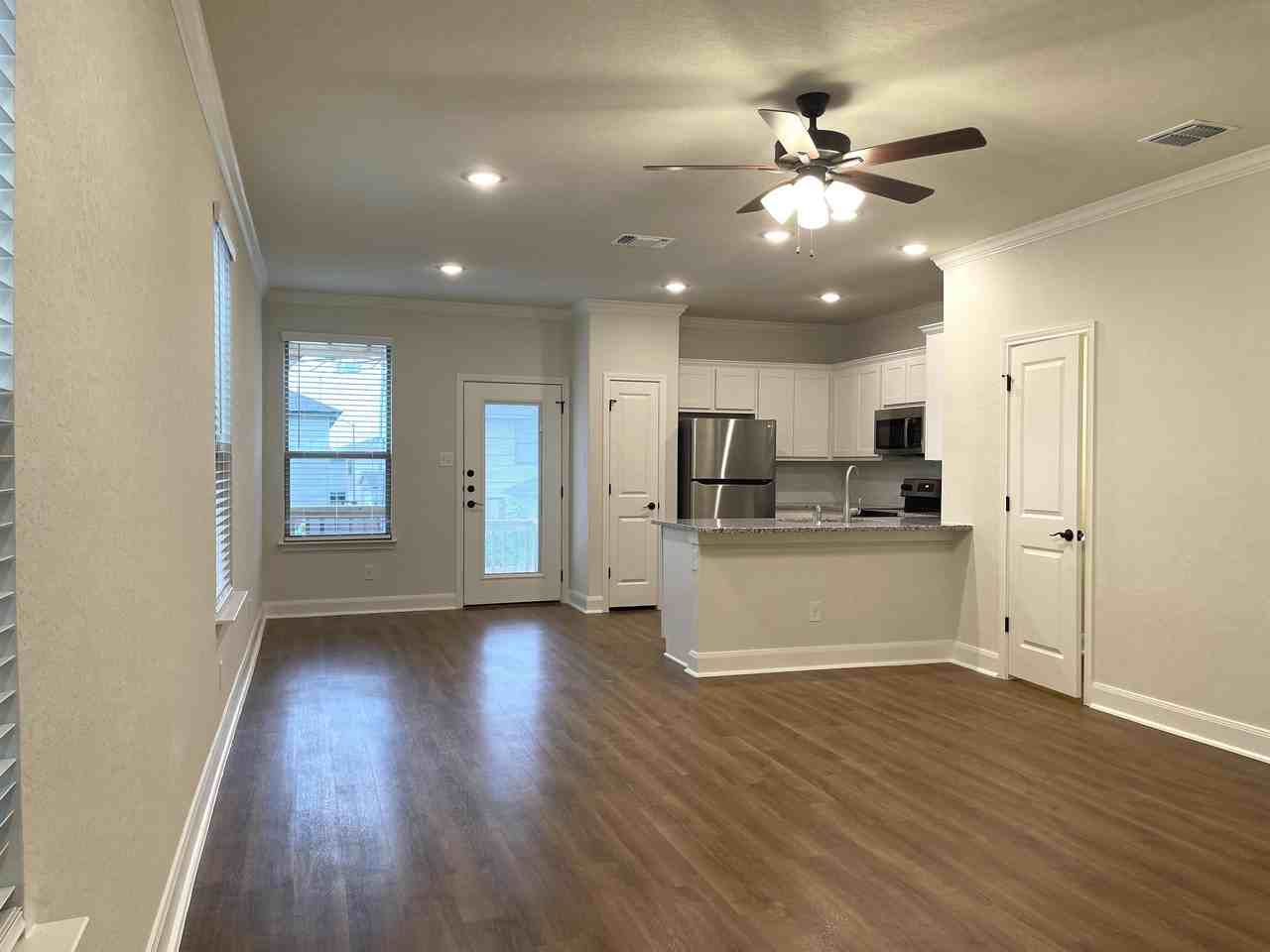 2222 Sandlewood Cv #102 - Photo 4 of 19