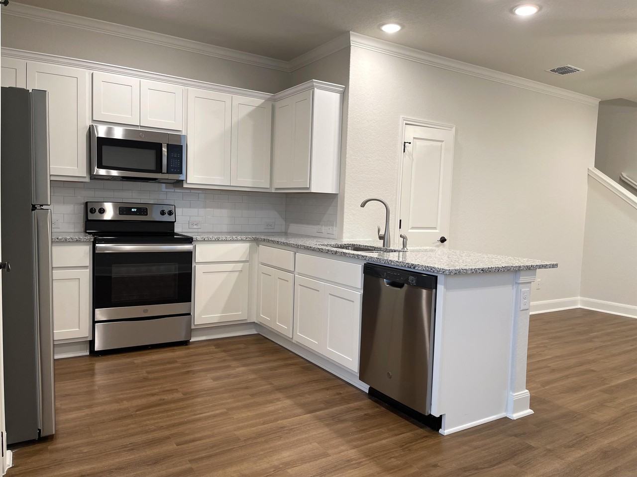 2222 Sandlewood Cv #102 - Photo 6 of 19