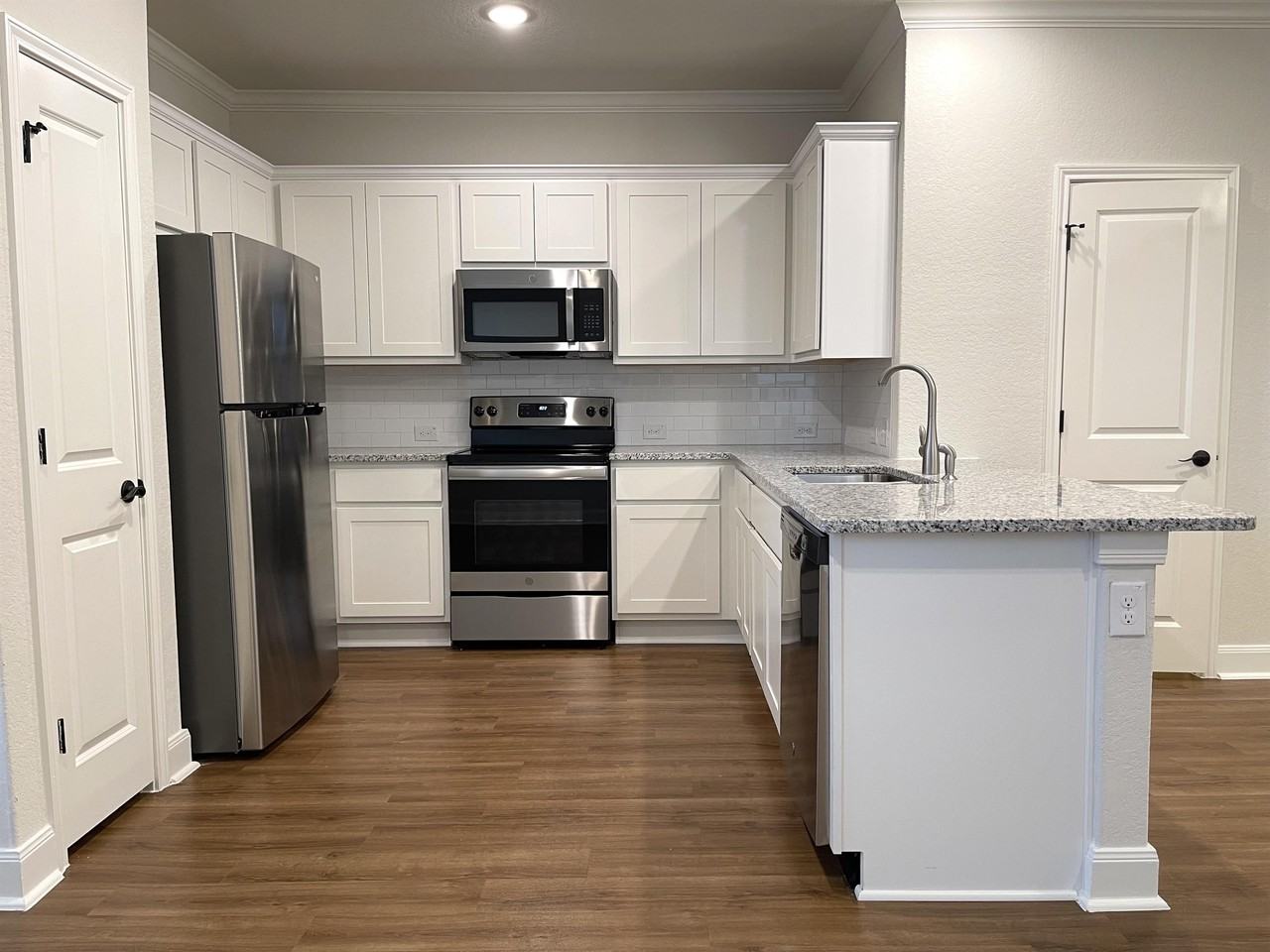 2222 Sandlewood Cv #102 - Photo 7 of 19