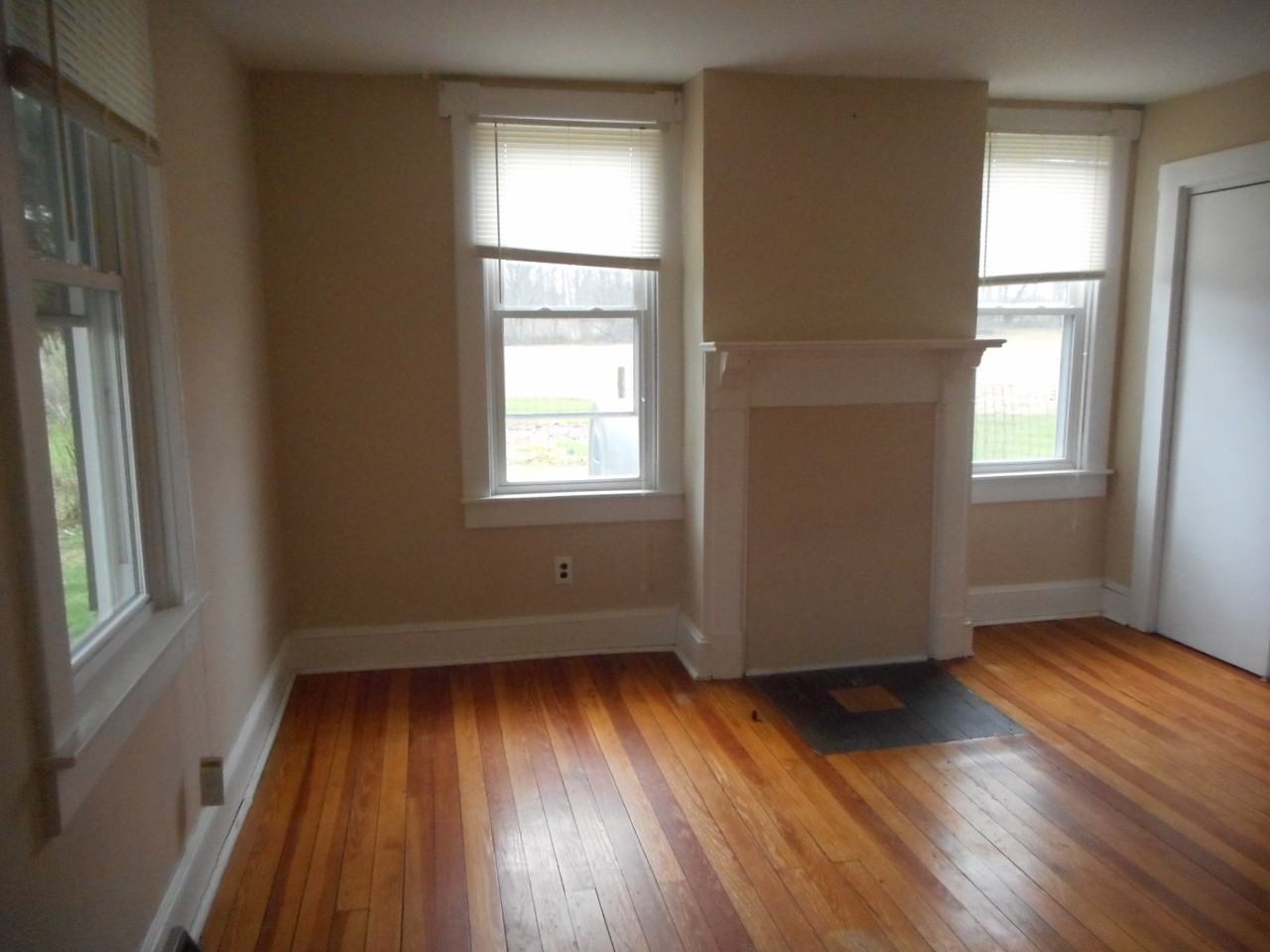 1095 Senseny Rd - Photo 3 of 27