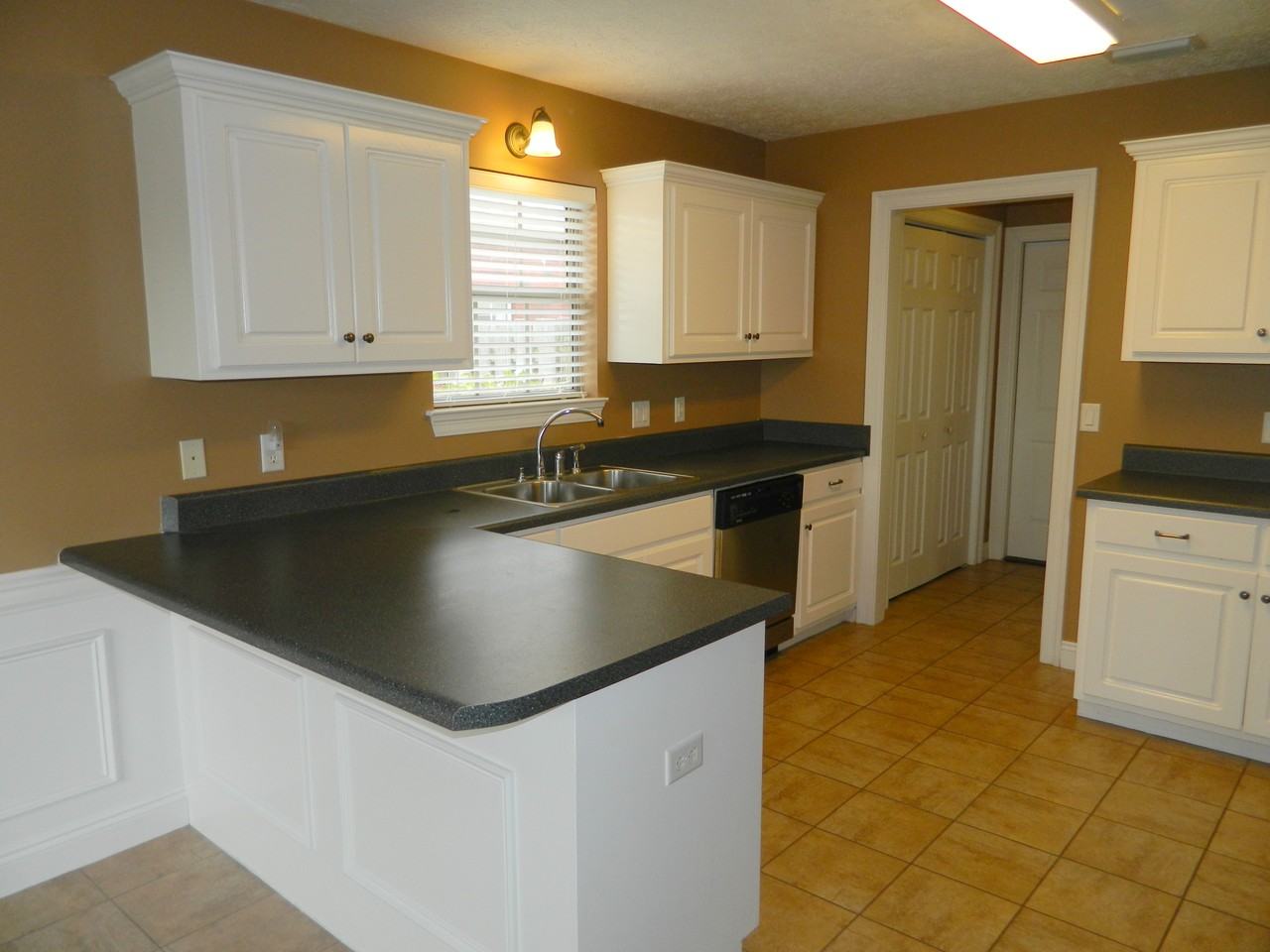 1802 Glencoe Dr - Photo 2 of 19