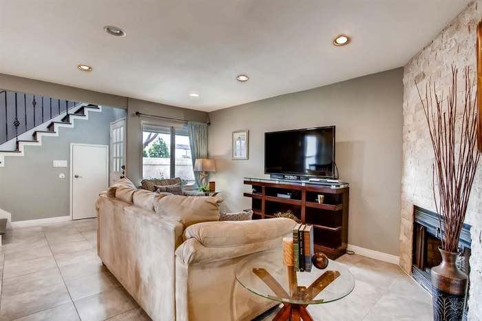 13815 Johannesberg Dr #2 - Photo 5 of 41