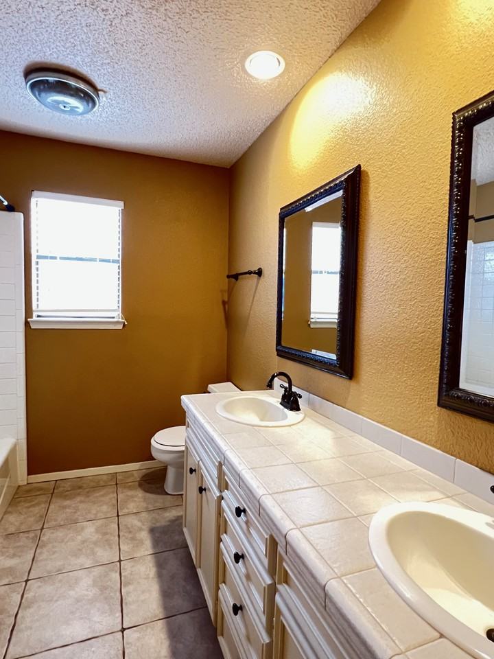 4107 Angelina Dr #1 - Photo 7 of 12