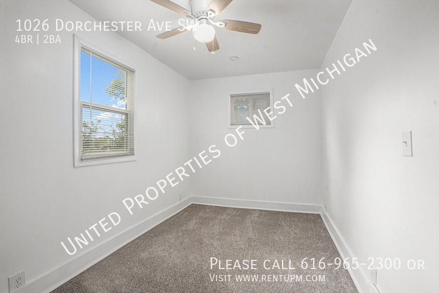 1026 Dorchester Ave Sw - Photo 3 of 4