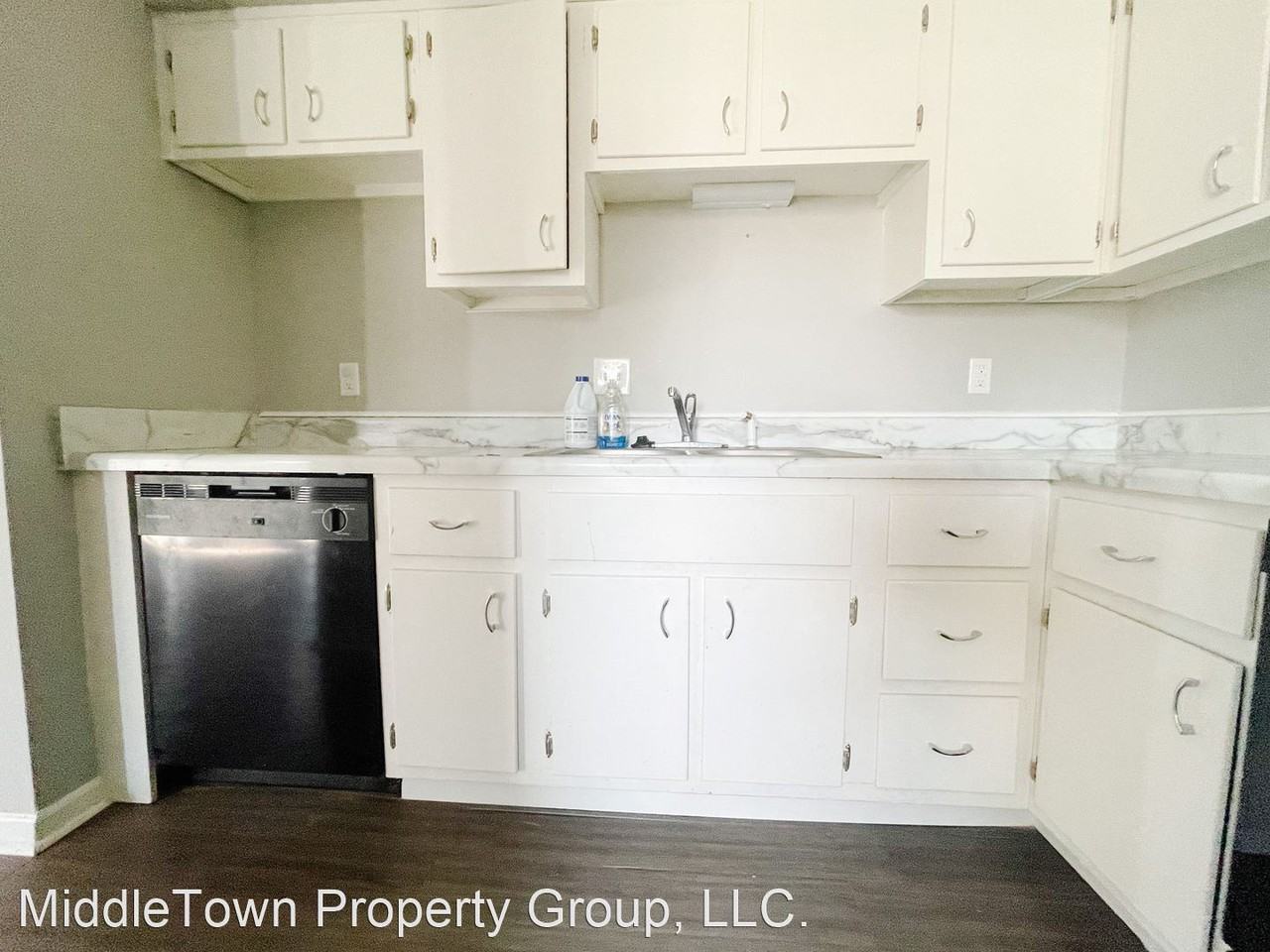 2505 E 10th St - Photo 2 of 20