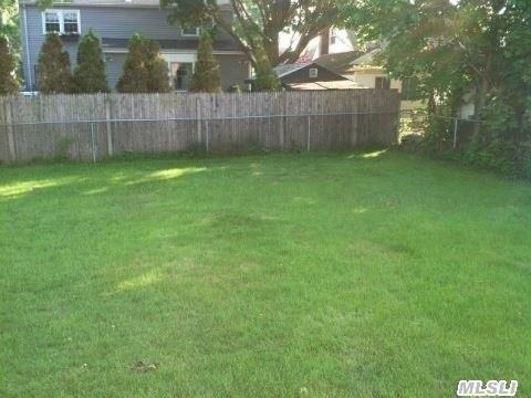 2204 6th St - Photo 3 of 3