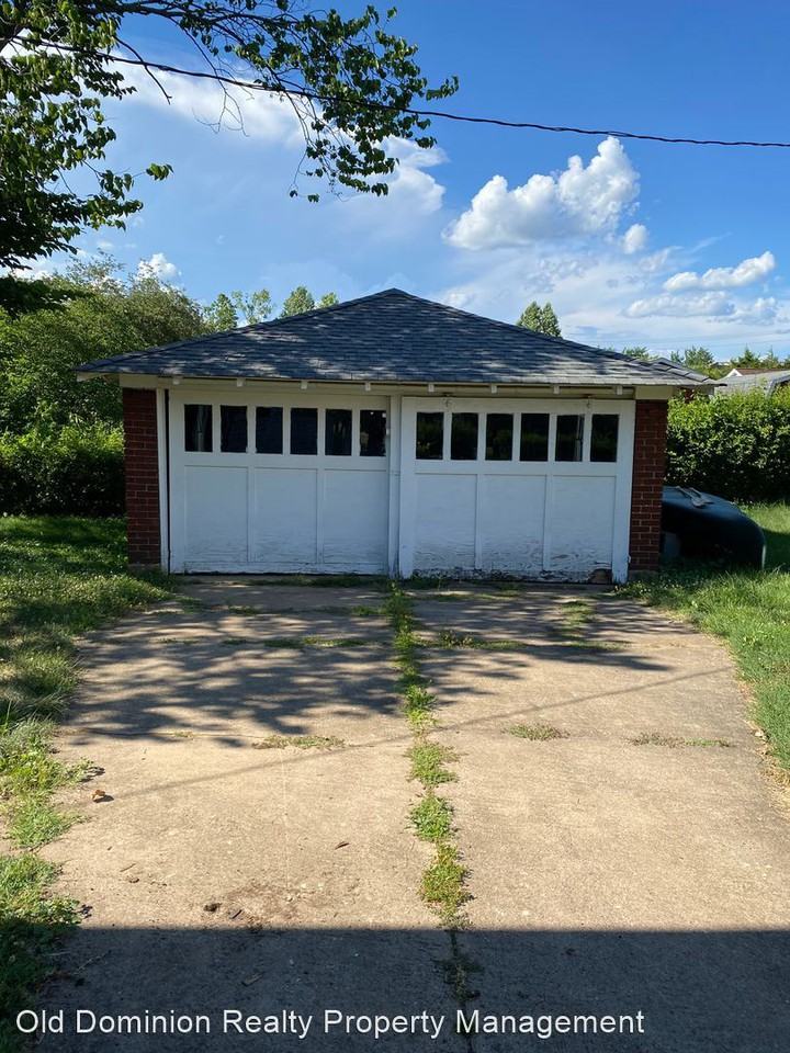 418 W Spring Ave - Photo 2 of 20