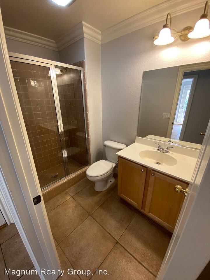 33421 Barrington Dr - Photo 3 of 7