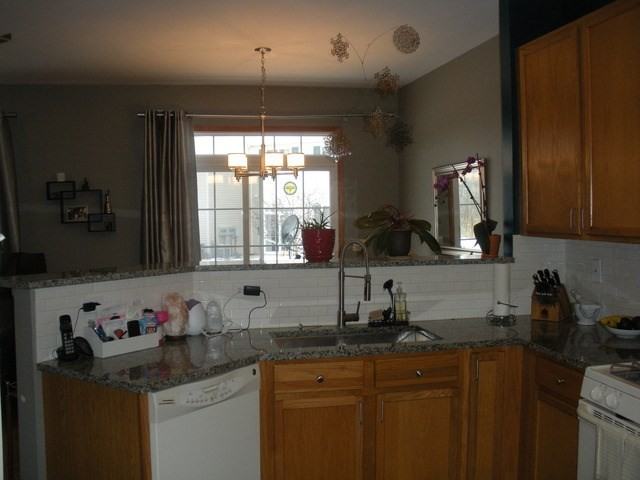 645 Morris Ct - Photo 3 of 11