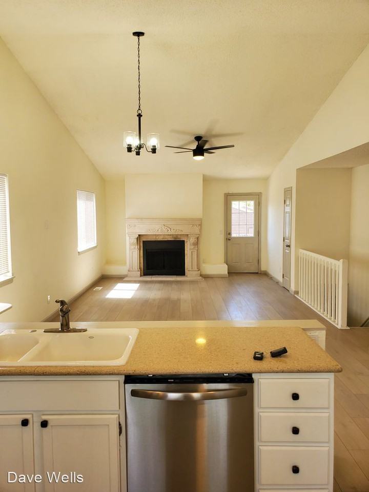 1679 Ensenada Way - Photo 2 of 9