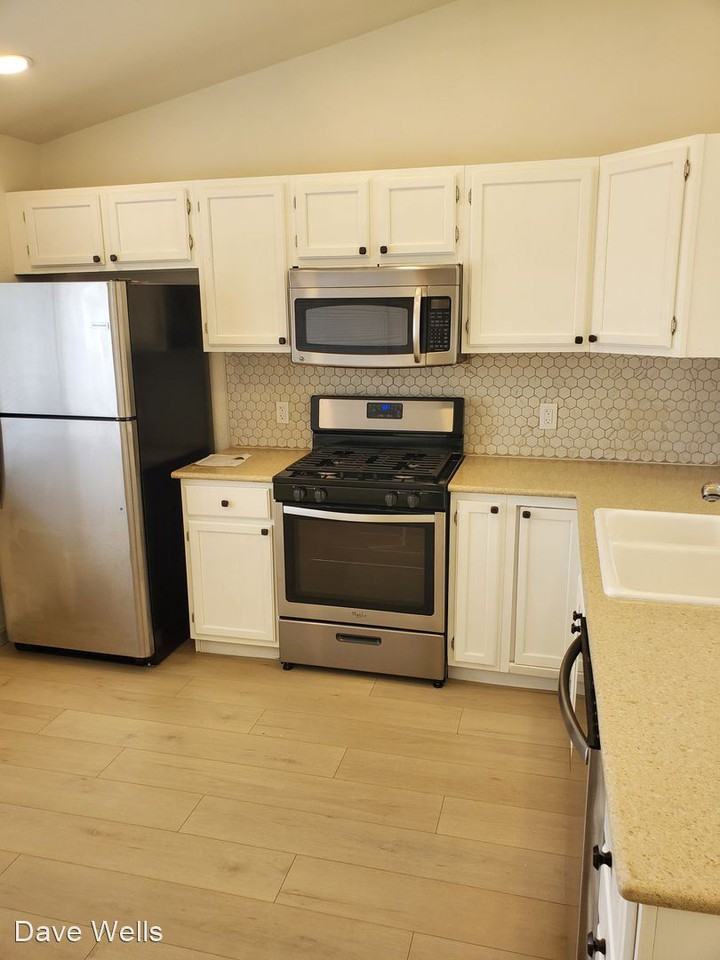 1679 Ensenada Way - Photo 3 of 9