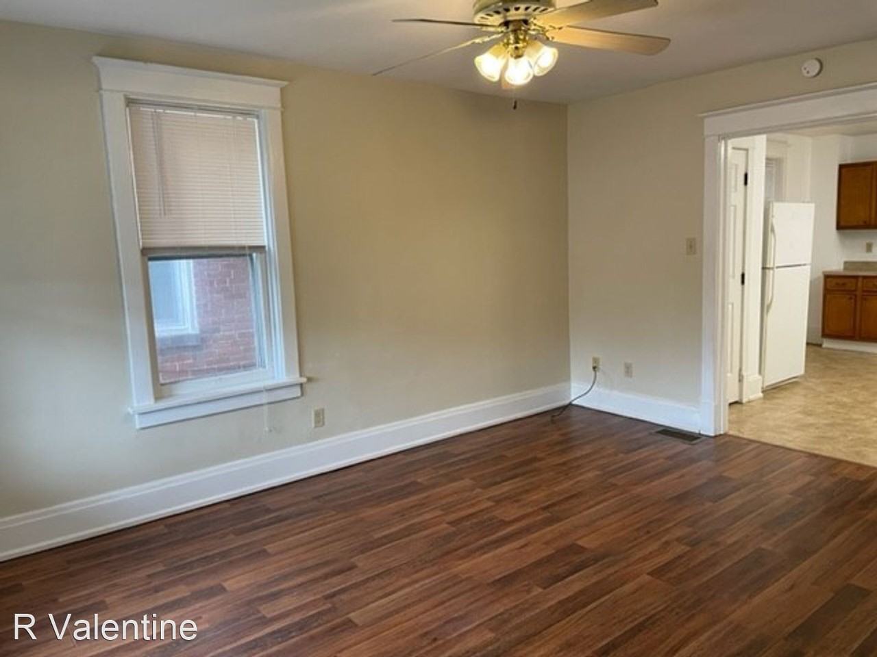 2439 Penn St - Photo 2 of 11