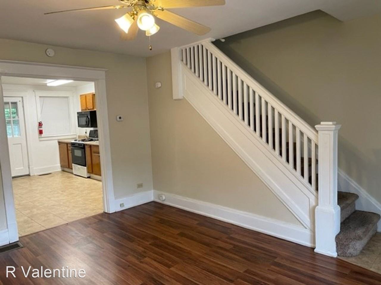 2439 Penn St - Photo 3 of 11