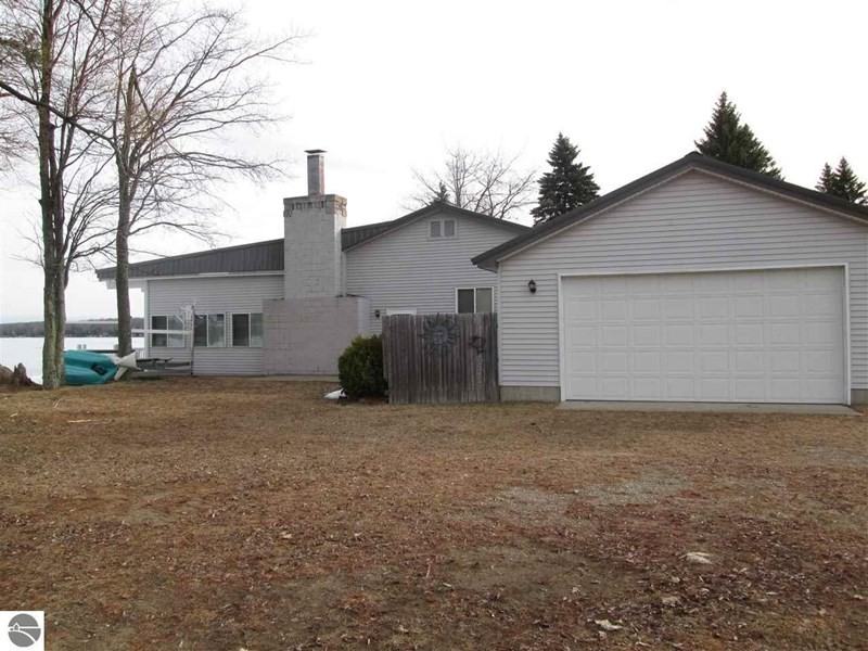 4007 Shore Rd NE - Photo 2 of 20