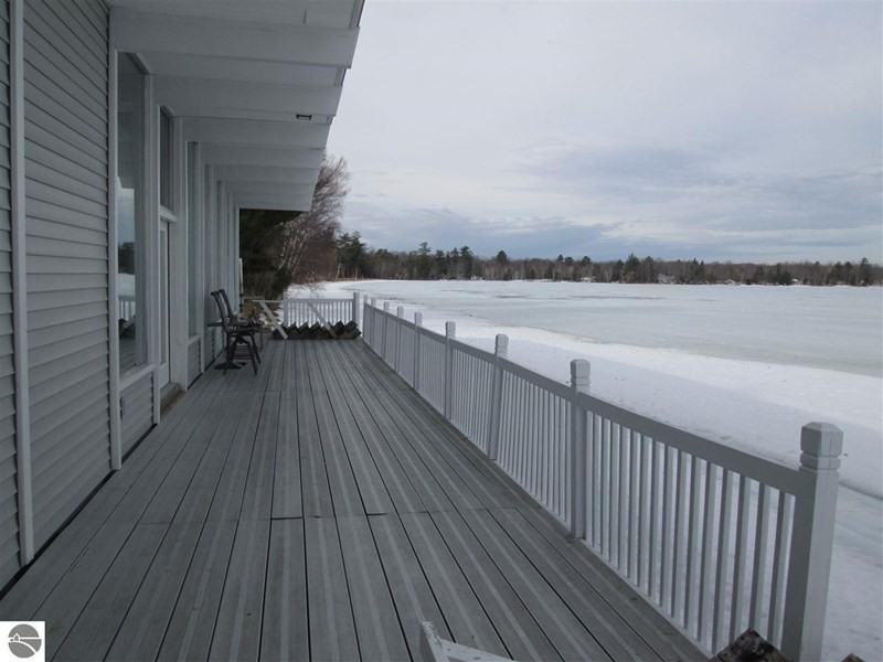 4007 Shore Rd NE - Photo 3 of 20