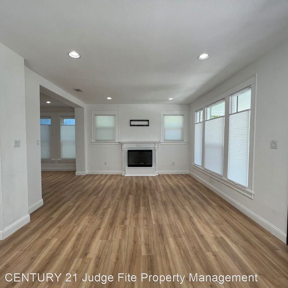 3142 College Ave - Photo 2 of 11