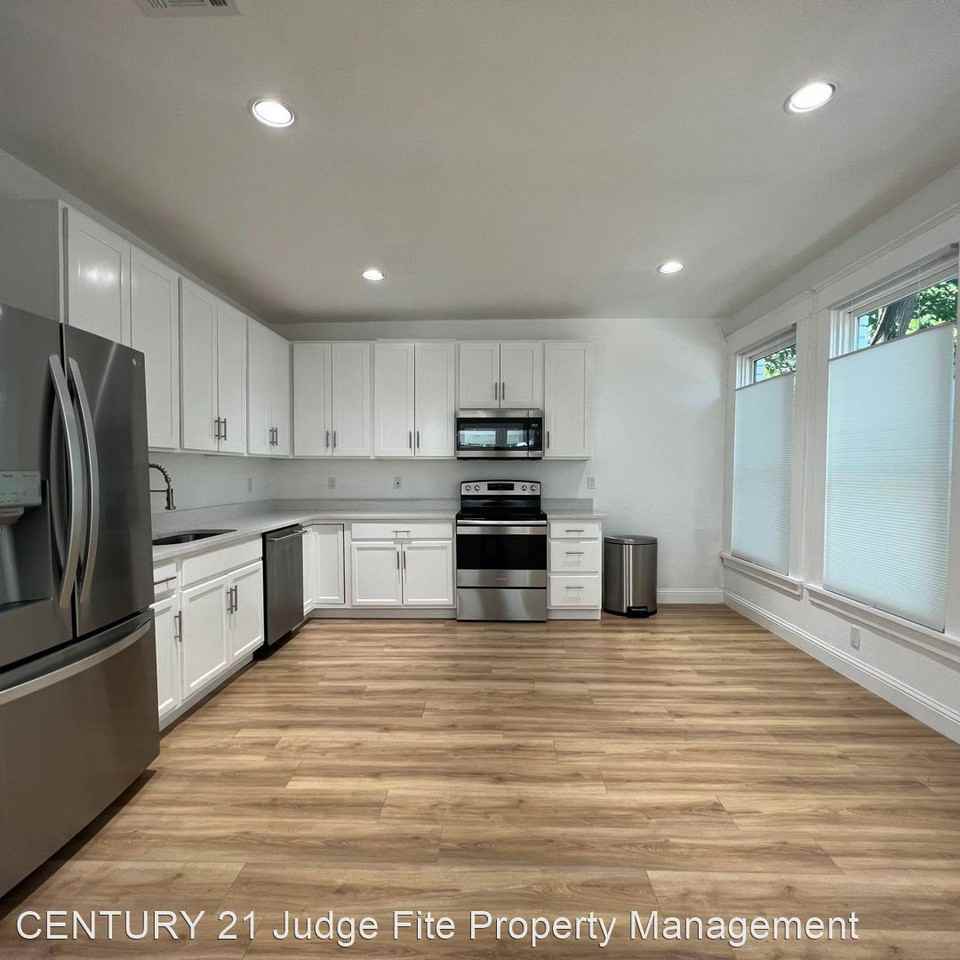 3142 College Ave - Photo 3 of 11