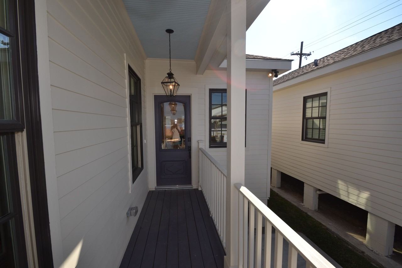 3830 Annunciation St - Photo 2 of 14