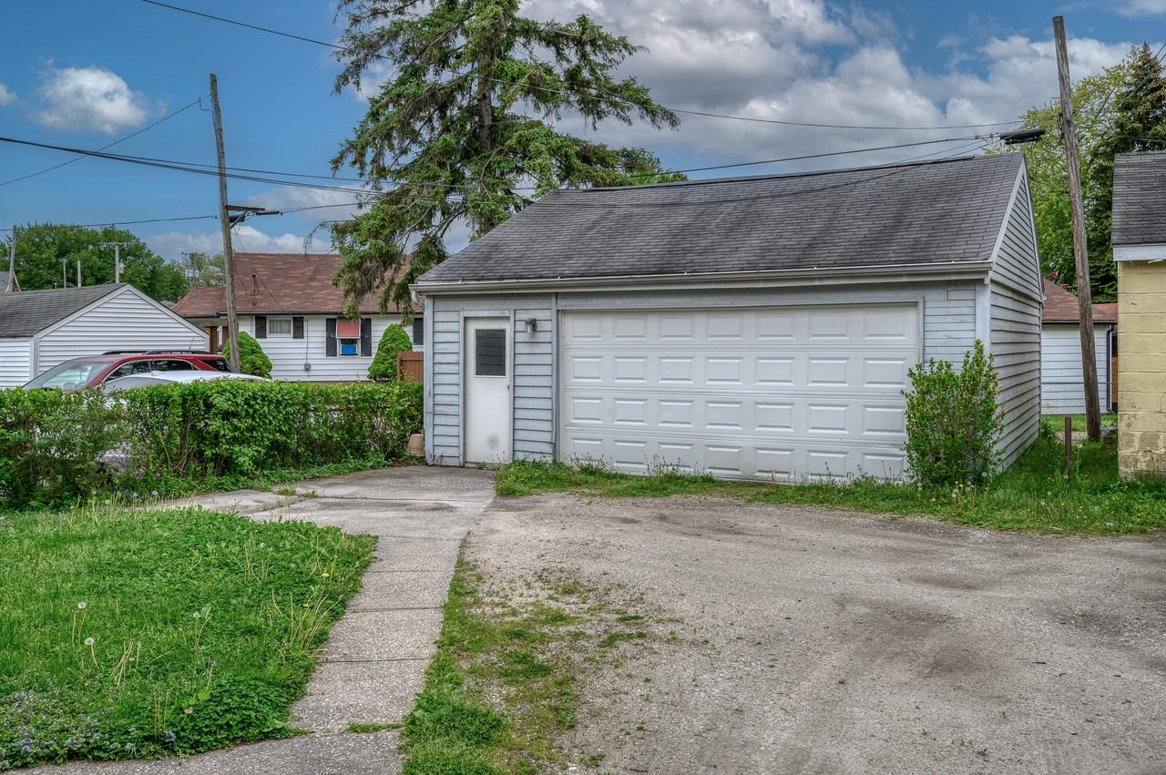 578 Dearborn Ave - Photo 3 of 3