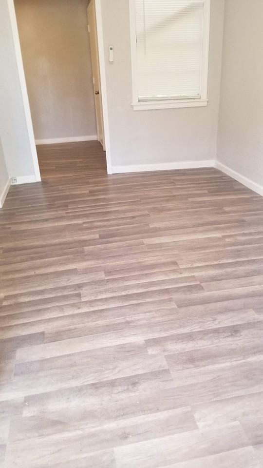 1009 Laredo St - Photo 2 of 6