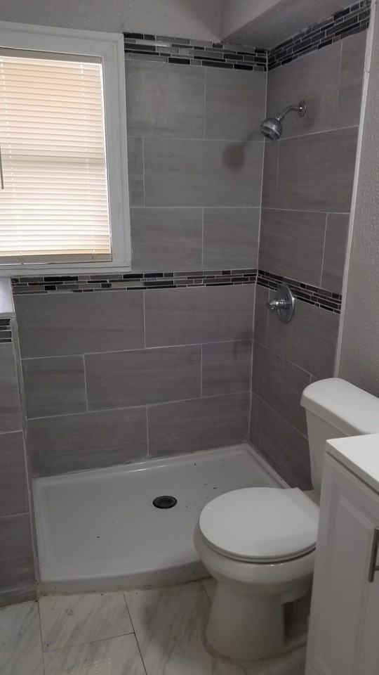 1009 Laredo St - Photo 3 of 6