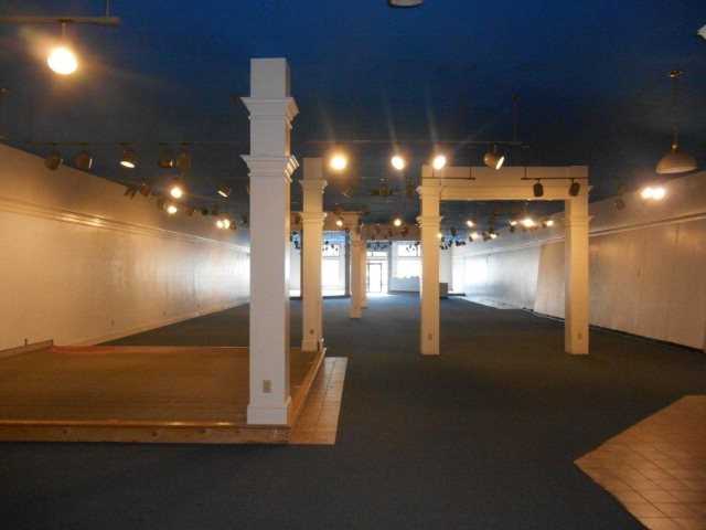 204 Beckley Plaza - Photo 3 of 5