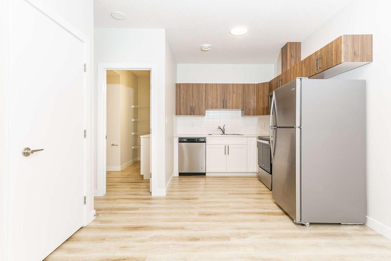 8011 223 St Nw - Photo 3 of 9