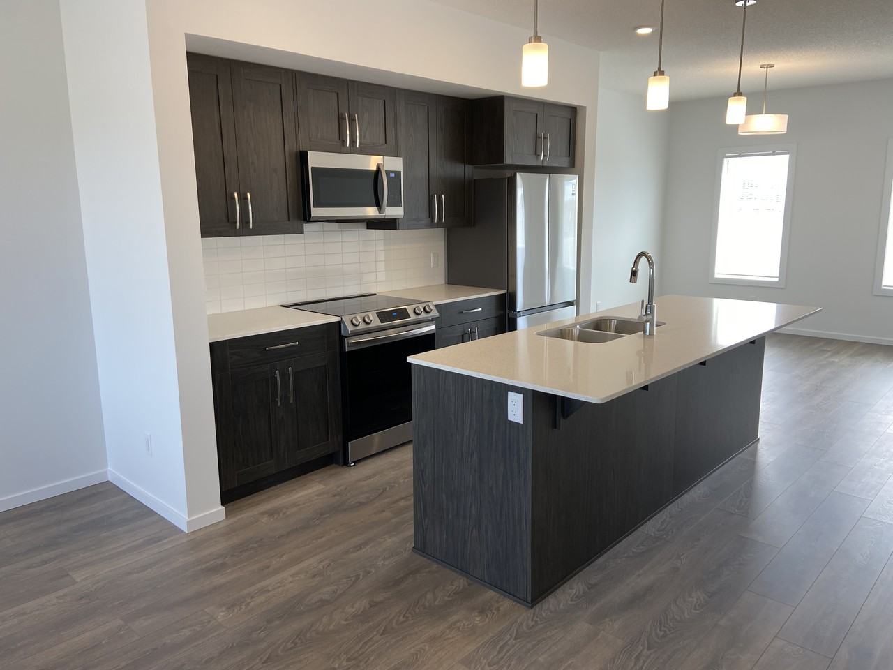 3319 119a St Sw - Photo 2 of 17