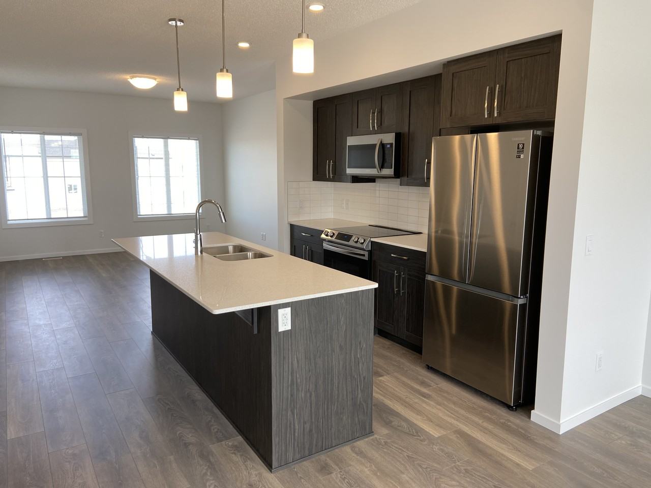 3319 119a St Sw - Photo 3 of 17
